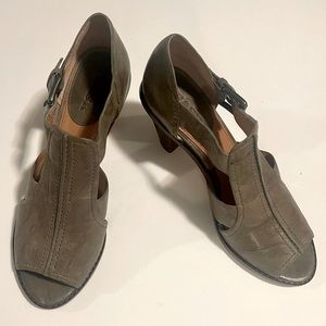 Women’s Grey sandal/shoe w buckle strap ankle about 3” heels sexy & thick heel
